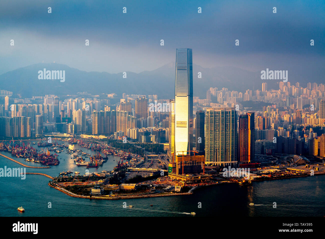 Ein Blick auf das International Commerce Centre und das Hong Kong Skyline von Victoria Peak, Hong Kong, China Stockfoto