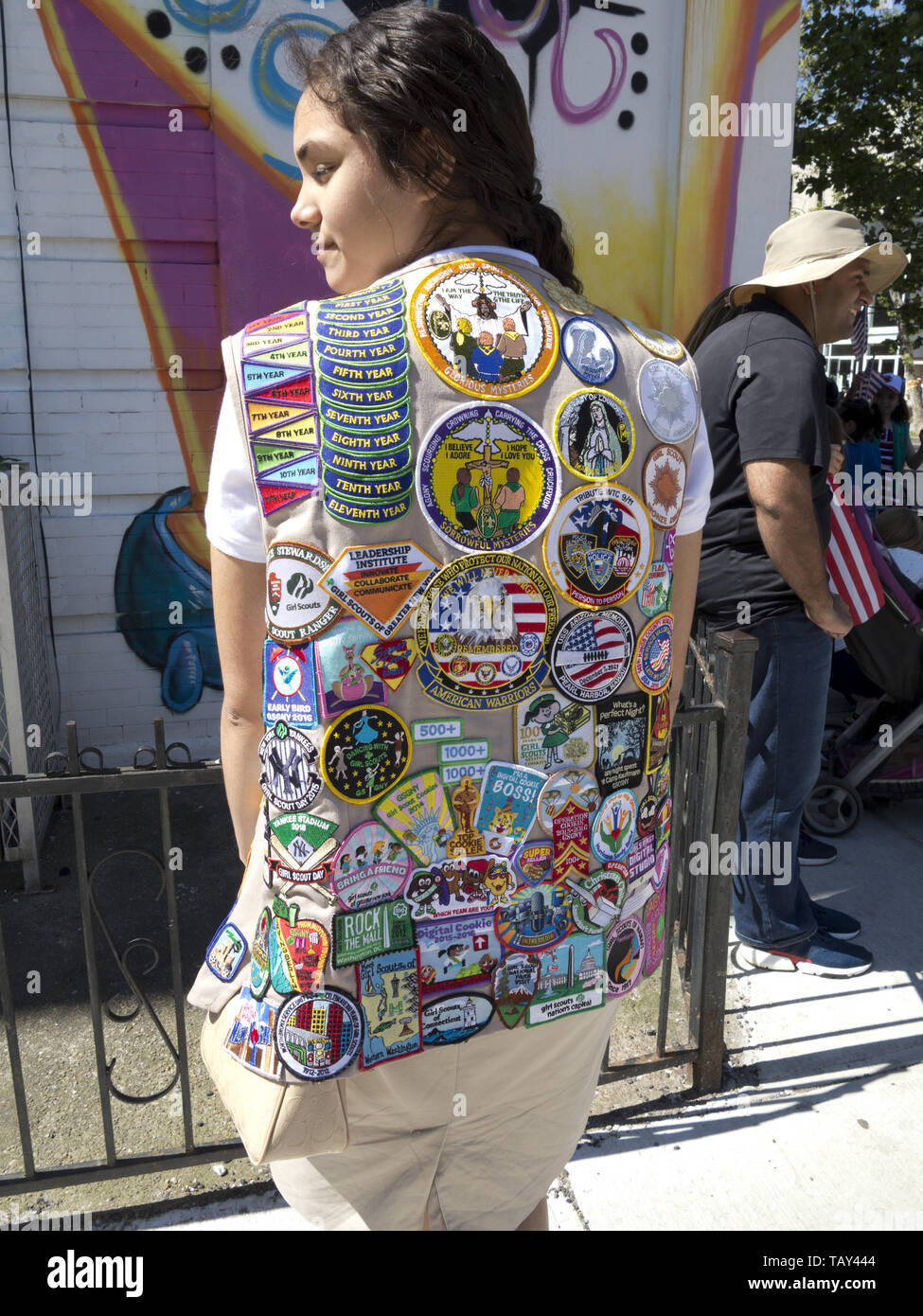 Sechzehn Jahre alten, Botschafter Girl Scout im Kings County 152 Memorial Parade in der Bay Ridge Abschnitt von Brooklyn, NY, 27. Mai, 20019. Ihre vielen mir Stockfoto