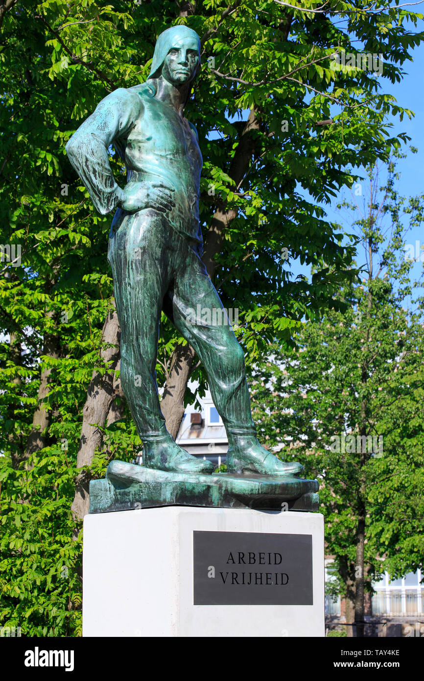 Statue namens der Hafenarbeiter, in niederländischen 'De Buildrager aka Dokwerker' (1885) von Constantin Meunier in Antwerpen, Belgien Stockfoto