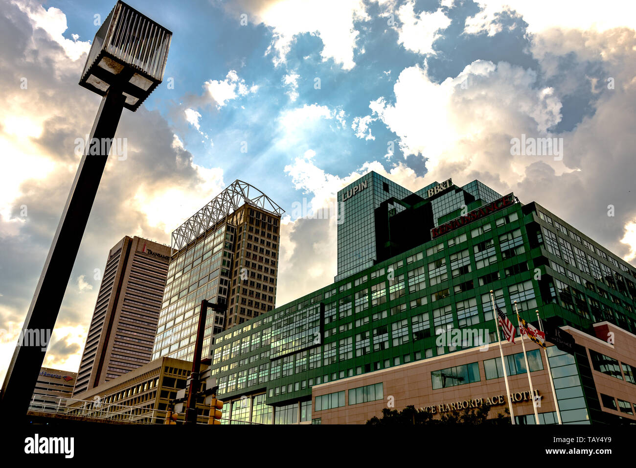 Baltimore, Maryland, USA - 10. Juli 2017: Blick auf die Skyline von Baltimore Inner Harbor. Stockfoto