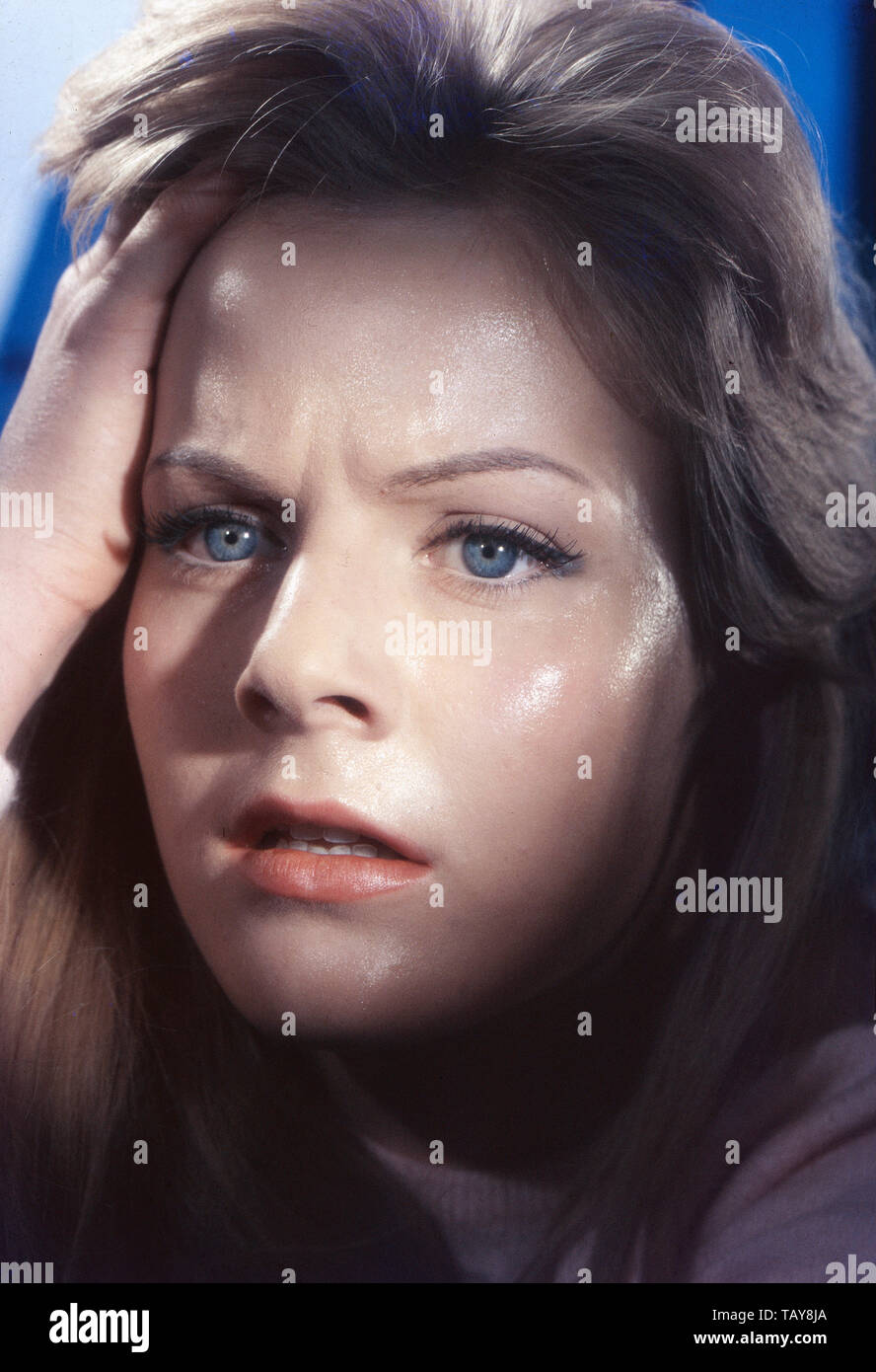 Heidi Brhl, Deutsche Schlagersngerin Und Plant, Deutschland Ca. 1972. Deutsche Schlager