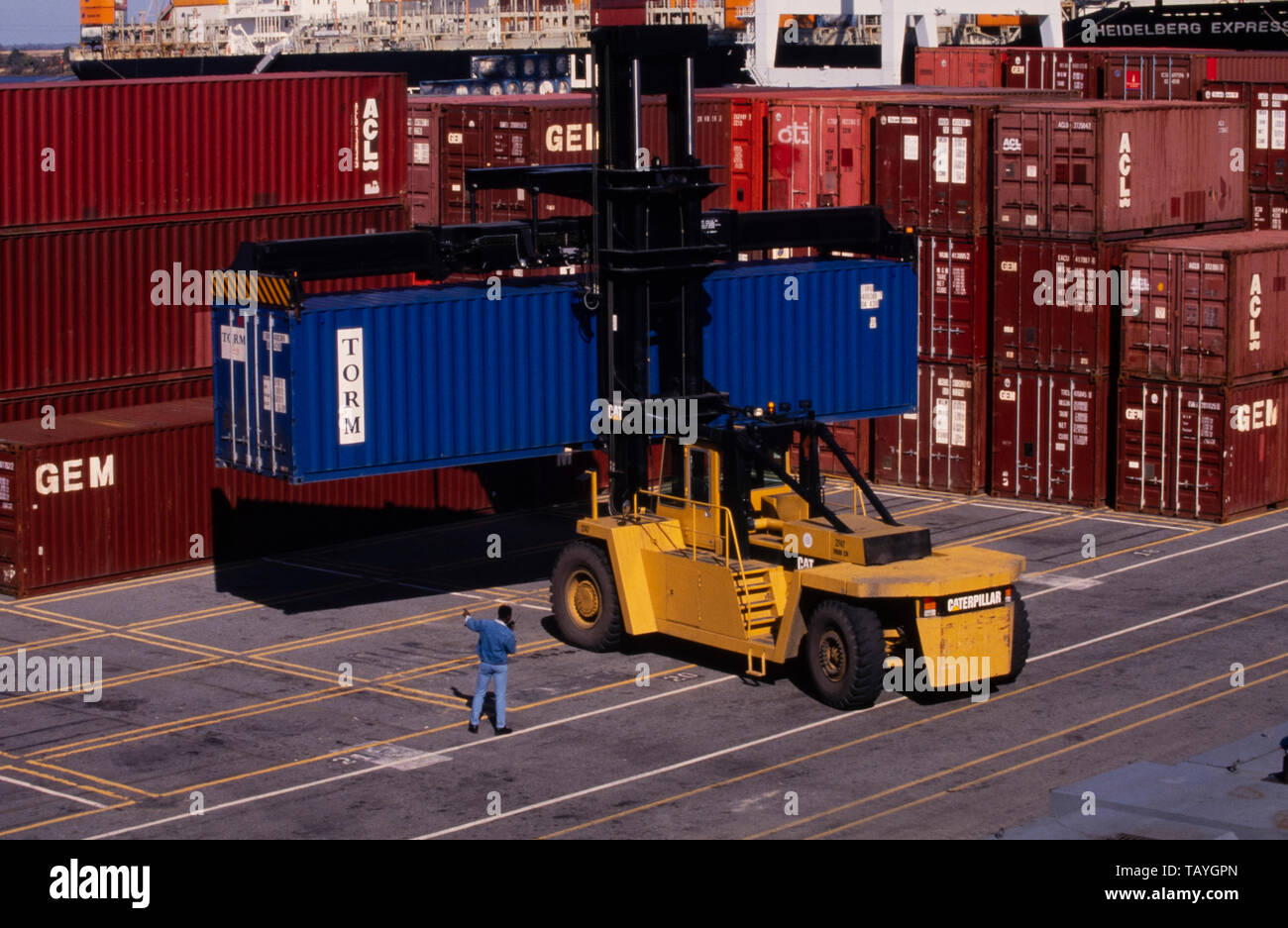 Containerisierte Fracht Be- und Entladen im Hafen von Savannah, Georgia Stockfoto