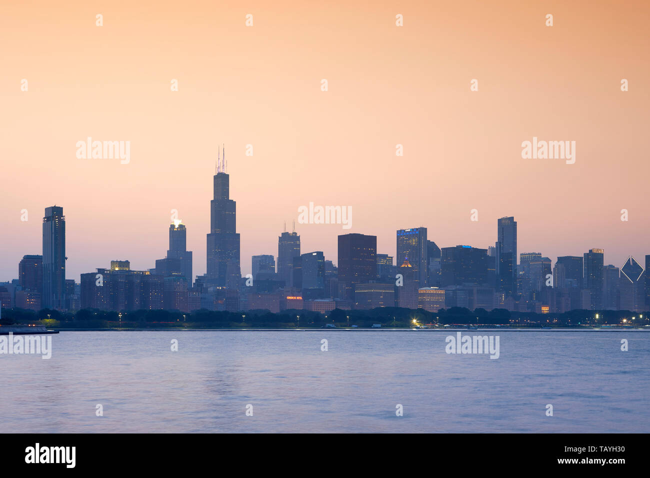 Skyline von Chicago bei Sonnenuntergang, Chicago, Illinois, United States Stockfoto