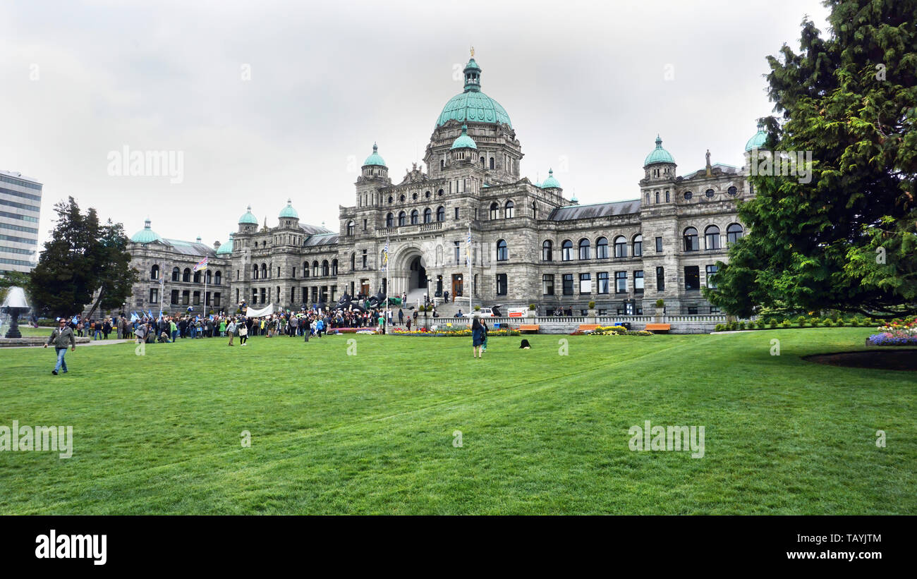 Victoria, British Columbia, Kanada - 3. Mai 2019 - Dies ist der Parliamont Gebäude Haus der Rechtsvorschriften Montage von British Columbia. Es war geöffnet in Stockfoto