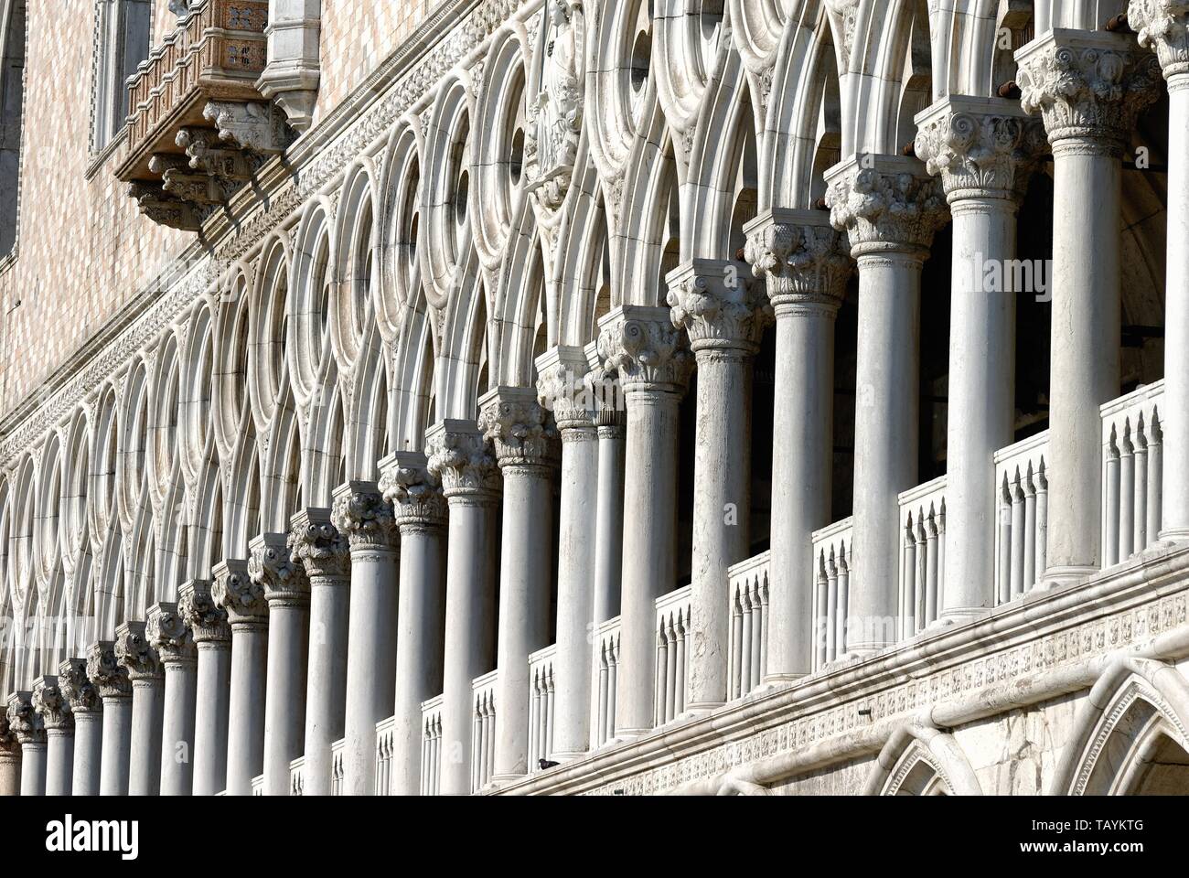 Detail der Stein Spalten der Dogenpalast Venedig Italien Europa EU Stockfoto