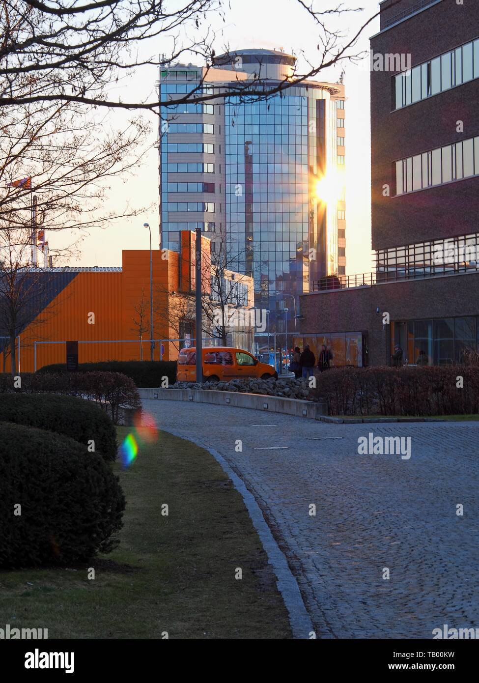 Die moderne Architektur der städtischen Gebäude bei Sonnenuntergang, Brno, Tschechische Republik Stockfoto