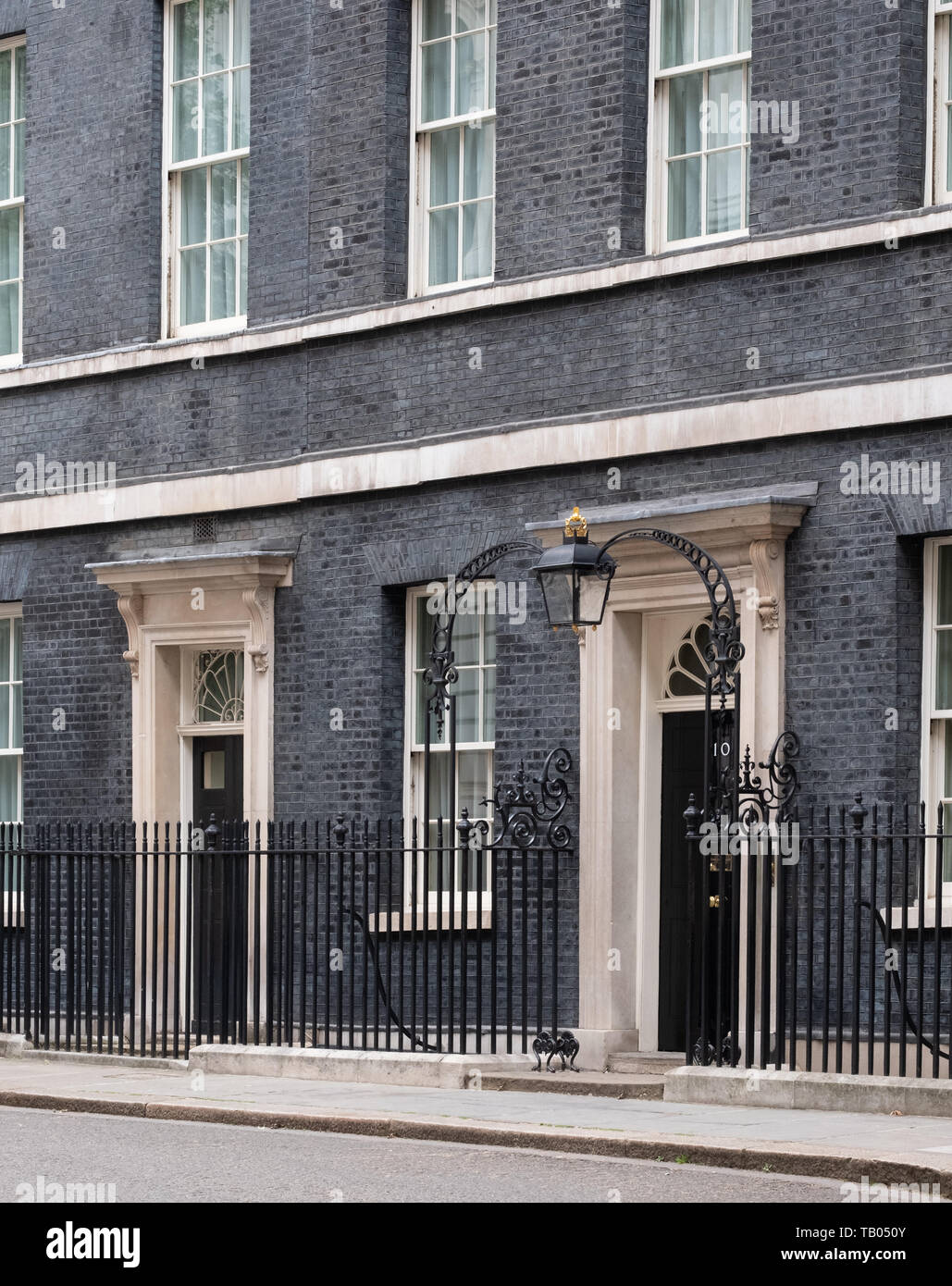 Die Außenseite des Downing Street 10, London, offizielle Residenz und das Büro des Premierministers des Vereinigten Königreichs. Die Adresse wird als Nummer 10 bekannt. Stockfoto