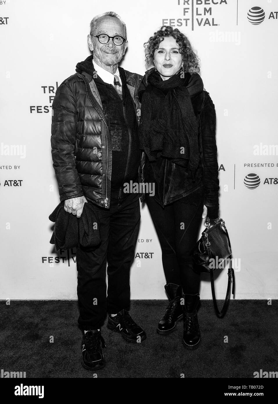 New York, NY - Mai 03, 2019: Joel Grey und Bernadette Peters die Premiere der "It Takes A Lunatic" während der 2019 Tribeca Film Festival teilnehmen Stockfoto