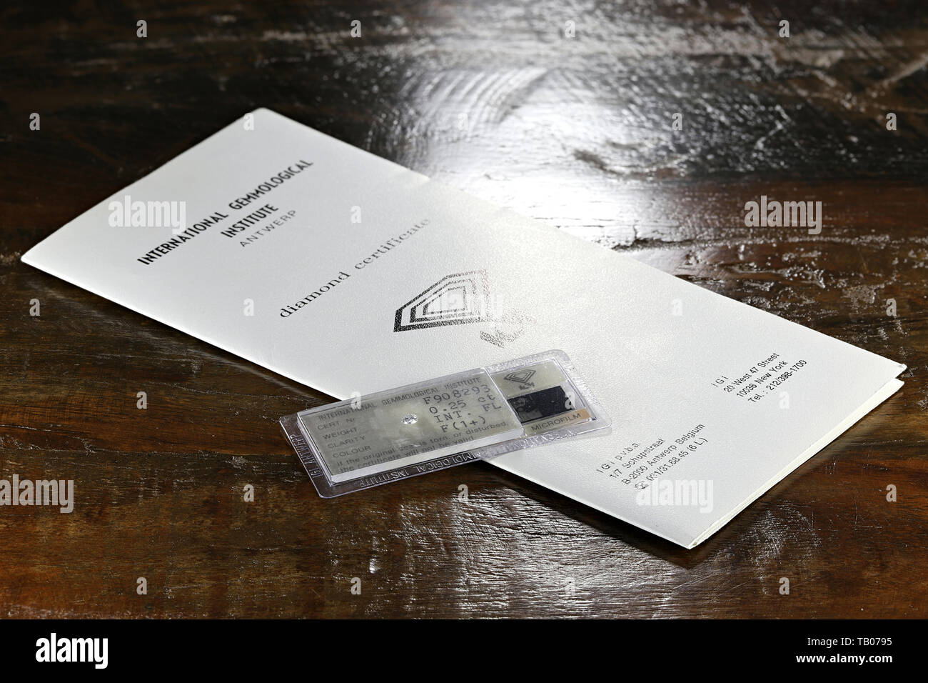 IGI 0,25ct Brillanten Diamanten zertifiziert. International Gemological Institut (IGI) ist der größte unabhängige gemmologische Labor weltweit. Stockfoto