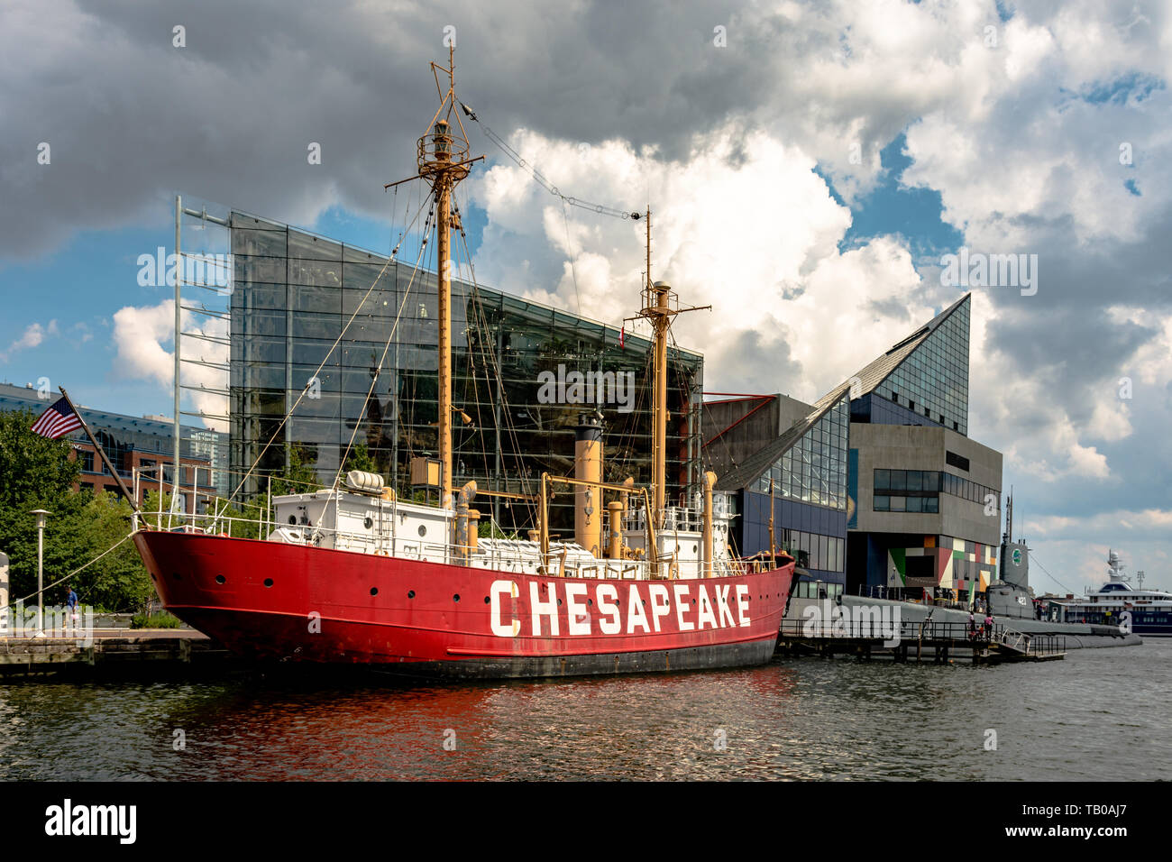 Baltimore, Maryland, USA - 10. Juli 2017: Das Feuerschiff Chesapeake, ein Museum Schiff durch den National Park Service, am Inneren Hafen mit Angedockten Stockfoto