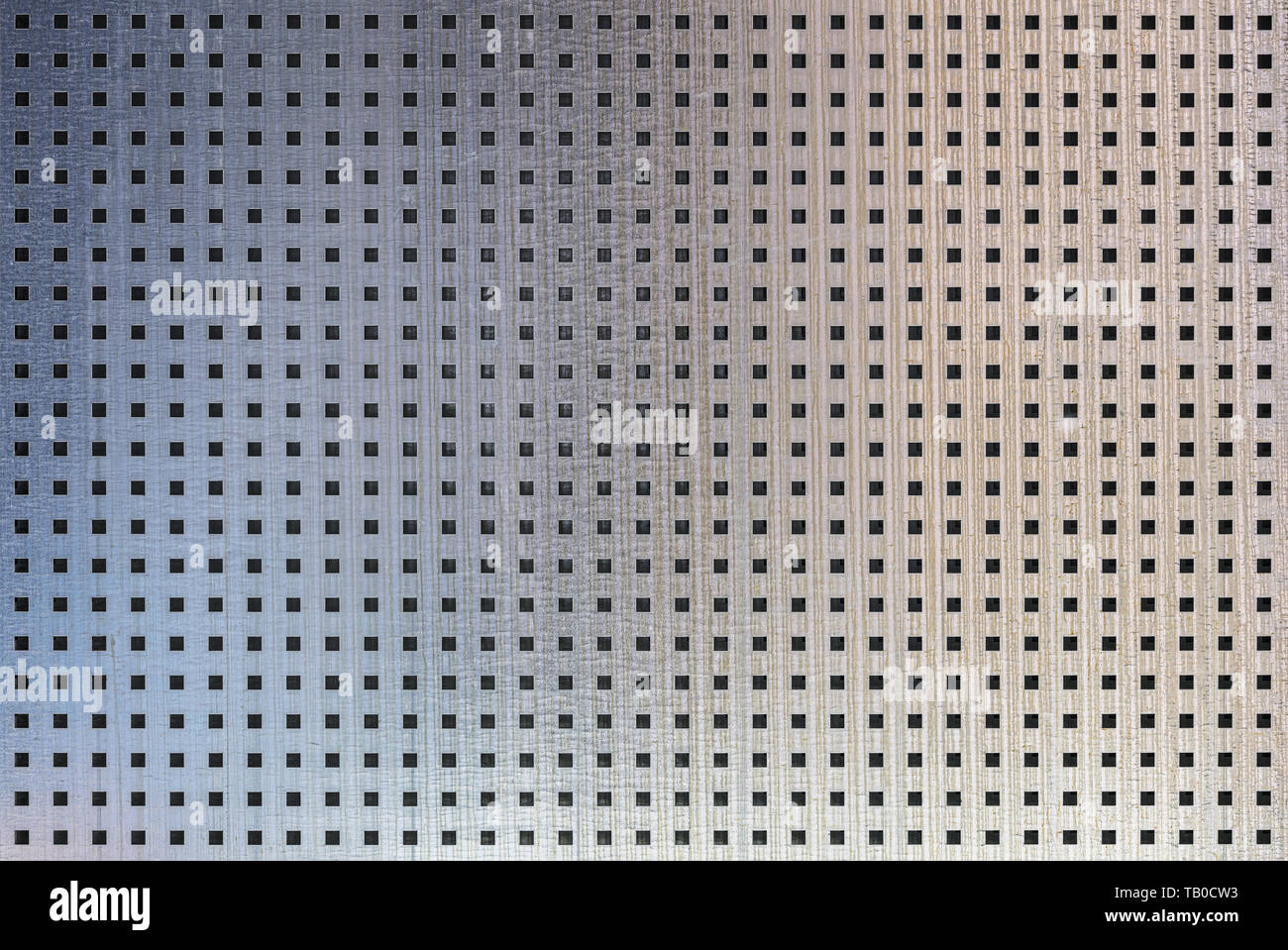 Perforiertes Metall nahtlose Textur. Blech mit quadratischen Bohrungen abgedeckt. industriellen Hintergrund Stockfoto