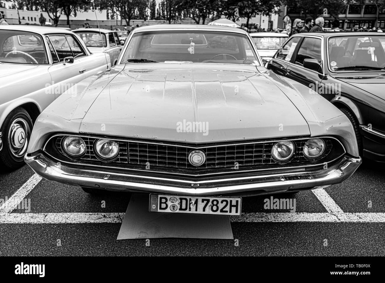 BERLIN, 11. Mai 2019: Muscle Car Ford Torino Cobra, 1970. Schwarz und Weiß. 32Th Berlin-Brandenburg Oldtimer Tag. Stockfoto