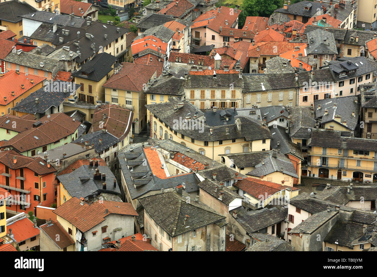 Le village de Varallo Sesia. Vue du Mont Sacré de Varallo Sesia. Italie. Das Dorf von Varallo Sesia. Der Sacro Monte di Varallo Sesia. Italien. Stockfoto