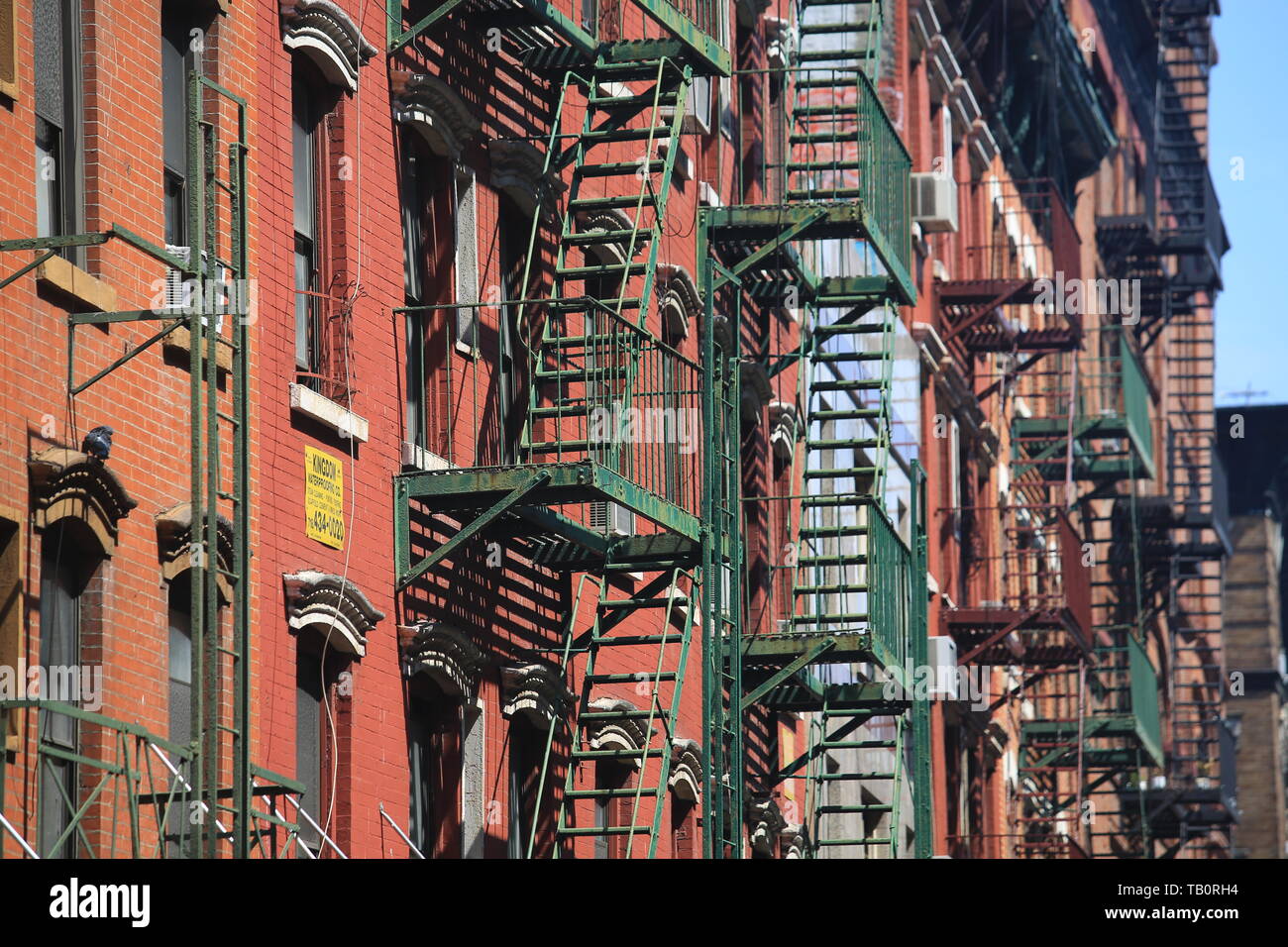 Notausgang Leiter in New York niedriger Apartment in ...