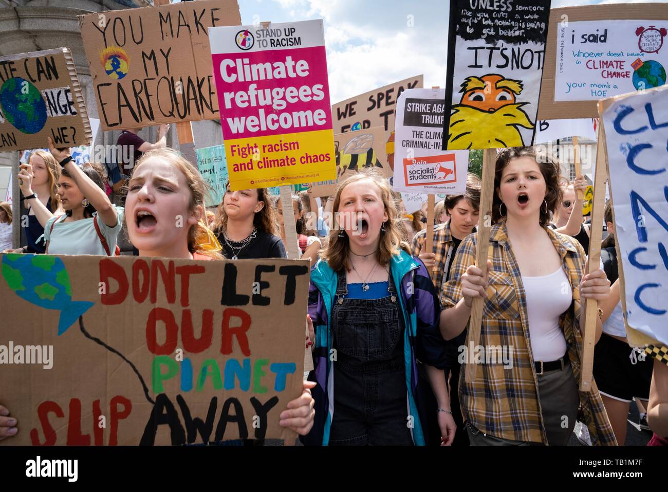 London, Großbritannien. 24. Mai, 2019. Die zweite jährliche Global Strike 4 Klima. Auch Freitags für Zukunft und Schule Streik für Klima bekannt. Das Parlament Sqr. Stockfoto
