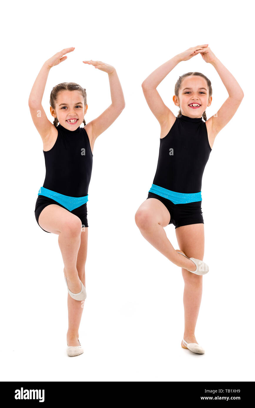 Wörter Die Mit Tanzen Zu Tun Haben Zwilling Mädchen üben und tun, rhythmische Gymnastik, weißen