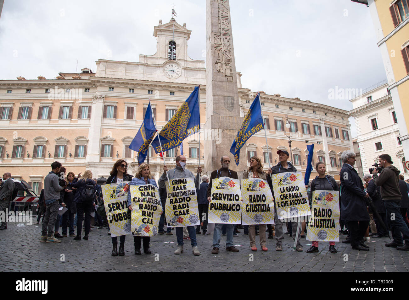 Roma, Italien. 28 Mai, 2019.sit-in von der Italienischen Nationalen Presse Verband zur Unterstützung der Radio Radicale vor dem Palazzo Montecitorio in Rom Kredit organisiert: Matteo Nardone/Pacific Press/Alamy leben Nachrichten Stockfoto