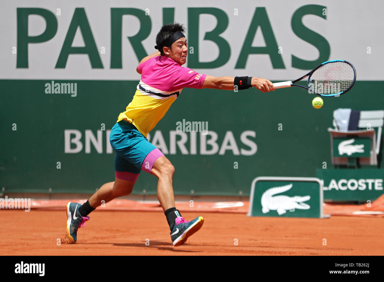 Paris, Frankreich. 29 Mai, 2019. Paris, Frankreich, 29. Mai. Kei Nishikori (JPN) in Aktion gegen Jo-Wilfried Tsonga (FRA) während der French Open Tennis im Stade Roland-Garros, Paris am Mittwoch, den 29. Mai 2019. (Credit: Jon Bromley | MI Nachrichten) Credit: MI Nachrichten & Sport/Alamy leben Nachrichten Stockfoto