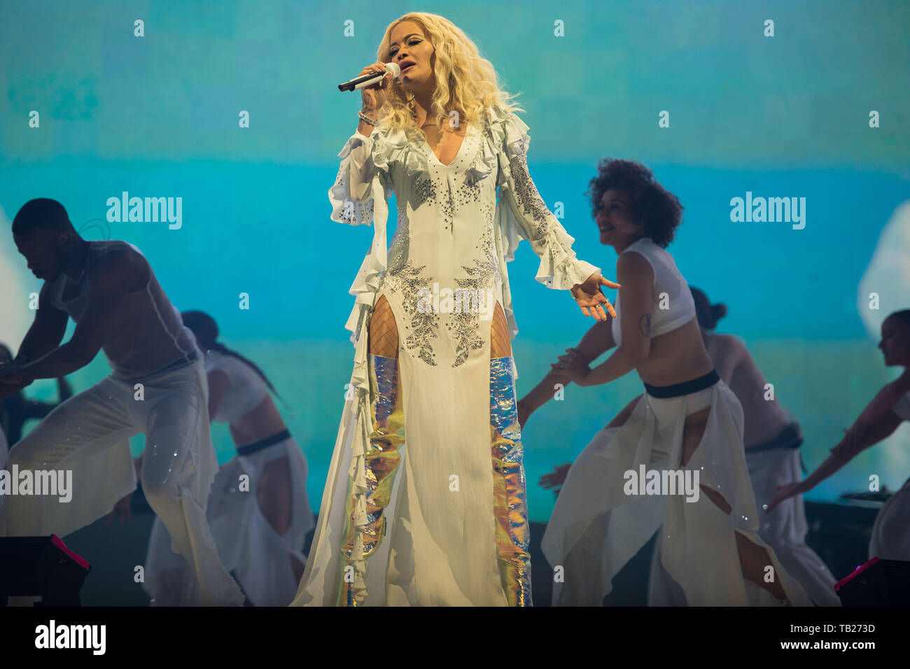 Glasgow, UK. 29. Mai 2019. Rita Ora im Konzert an die SSE-Hydro-Arena in Glasgow. Der Sänger neuesten Release, "Lassen Sie Sie lieben mich", wurde ihr zum 13. Top 10 auf der offiziellen Charts. Es bedeutet, Rita eine neue UK Chart Rekord der meisten Top 10 Singles von einer britischen Künstlerin. Der Stern überholte Musik Symbole Shirley Bassey und Petula Clark, der jeden Anspruch zu 12 Top 10 Hits. Colin Fisher/Alamy leben Nachrichten Stockfoto