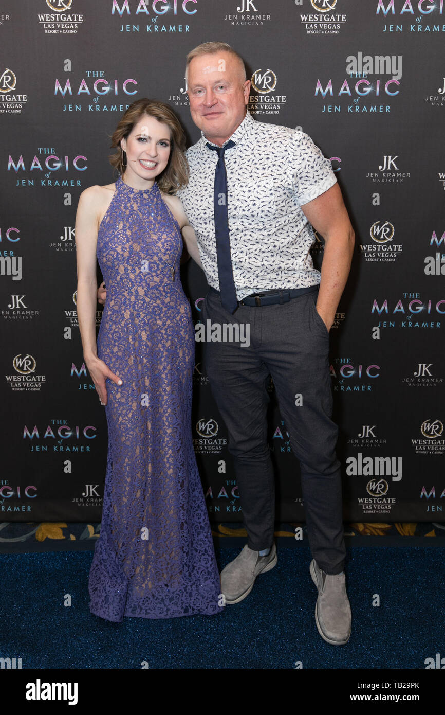 Las Vegas, NV, USA. 29 Mai, 2019. *** Haus AB *** Jen Kramer und Sam Novak auf dem Bild Magic von Jen Kramer 1-jähriges Ereignis im Westgate Las Vegas Resort & Casino in Las Vegas, NV am 29. Mai 2019. Credit: Erik Kabik Fotografie/Medien Punch/Alamy leben Nachrichten Stockfoto