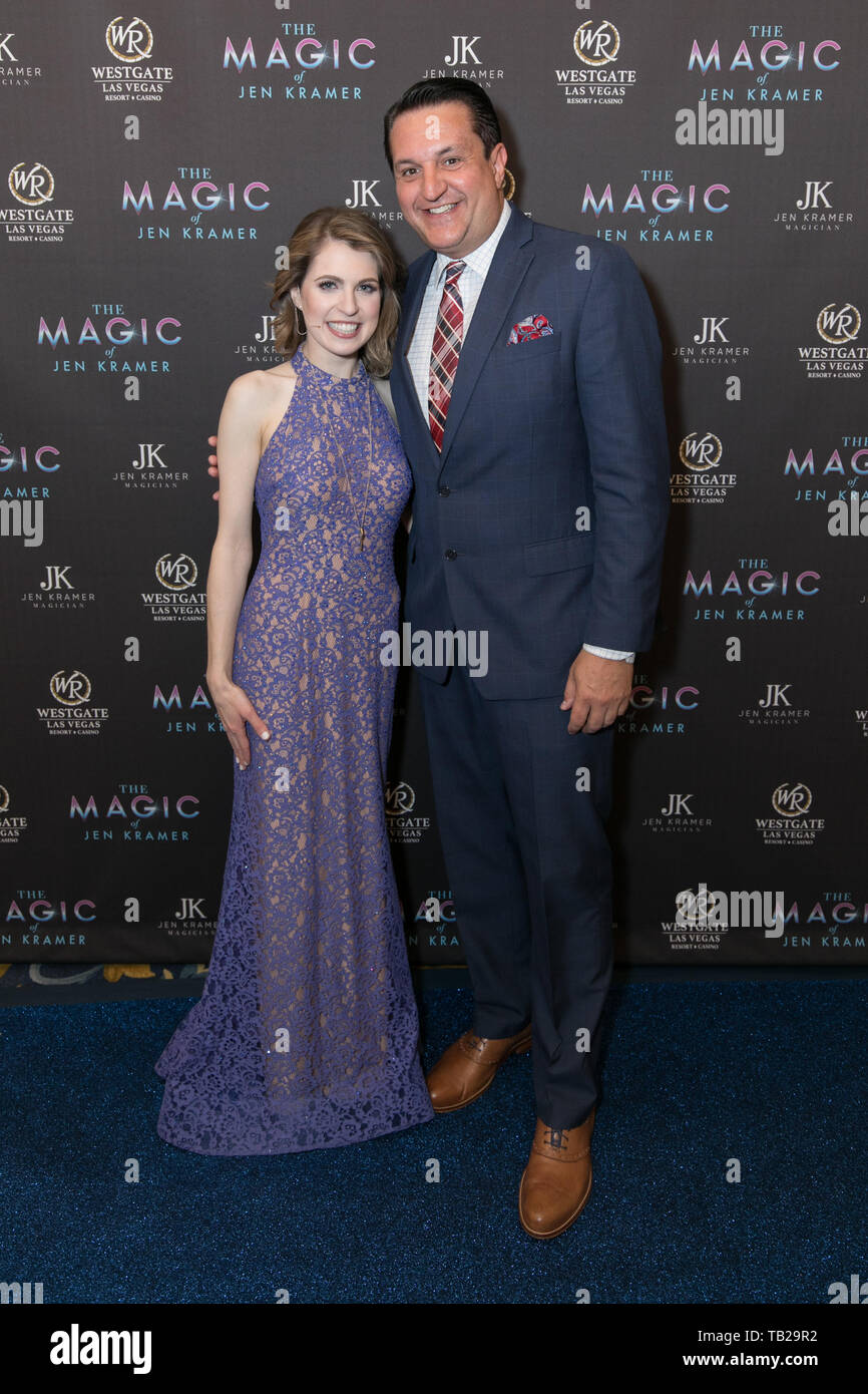 Las Vegas, NV, USA. 29 Mai, 2019. *** Haus AB *** Jen Kramer und Douglas 'Lefty' Leferovich dargestellt im Magic von Jen Kramer 1-jähriges Ereignis im Westgate Las Vegas Resort & Casino in Las Vegas, NV am 29. Mai 2019. Credit: Erik Kabik Fotografie/Medien Punch/Alamy leben Nachrichten Stockfoto