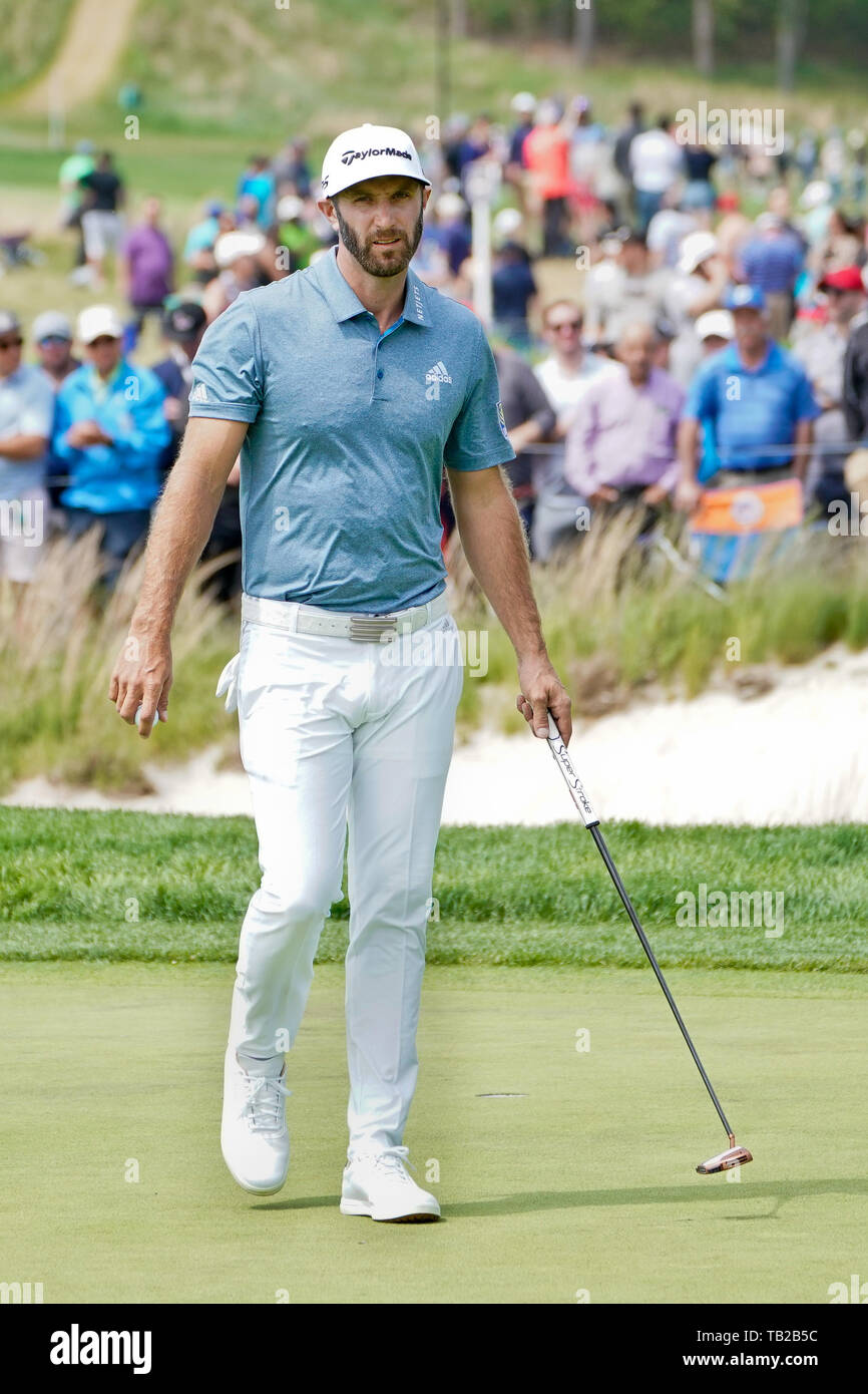 Mai 19, 2019 - Bethpage, New York, United States - Dustin Johnson geht weg 18 Grün während der Endrunde der 101 PGA Meisterschaft am Bethpage Black. (Bild: © Debby Wong/ZUMA Draht) Stockfoto