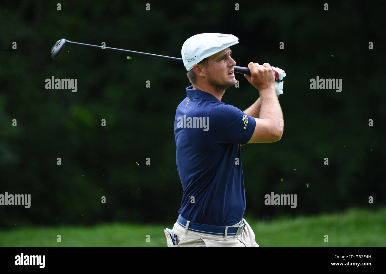 Mai 30, 2019: Bryson Dechambeau Uhren sein Schuss in der ersten Runde spielen am Memorial Day 2019 Turnier durch Allgemein bei Muirfield Village Golf Club in Dublin, OH vorgestellt. Austyn McFadden/CSM Stockfoto