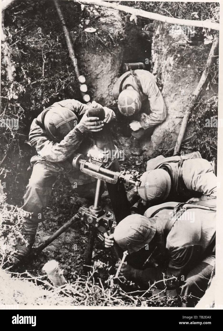 Deutsche Fallschirmjäger Feuer ein Mörtel im September 1944 an der Westfront KB Schneider Stockfoto