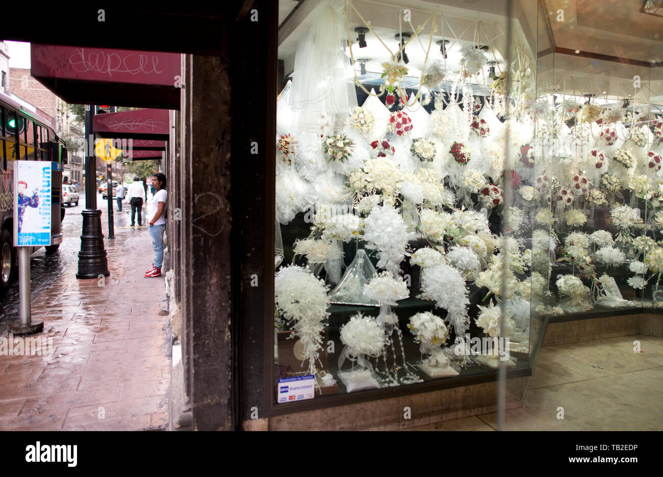 Republica de Chile Straße, wo all die Geschäfte, die Kleider der Braut befindet. centro Centro Historico, Mexico City, Mexiko Stockfoto