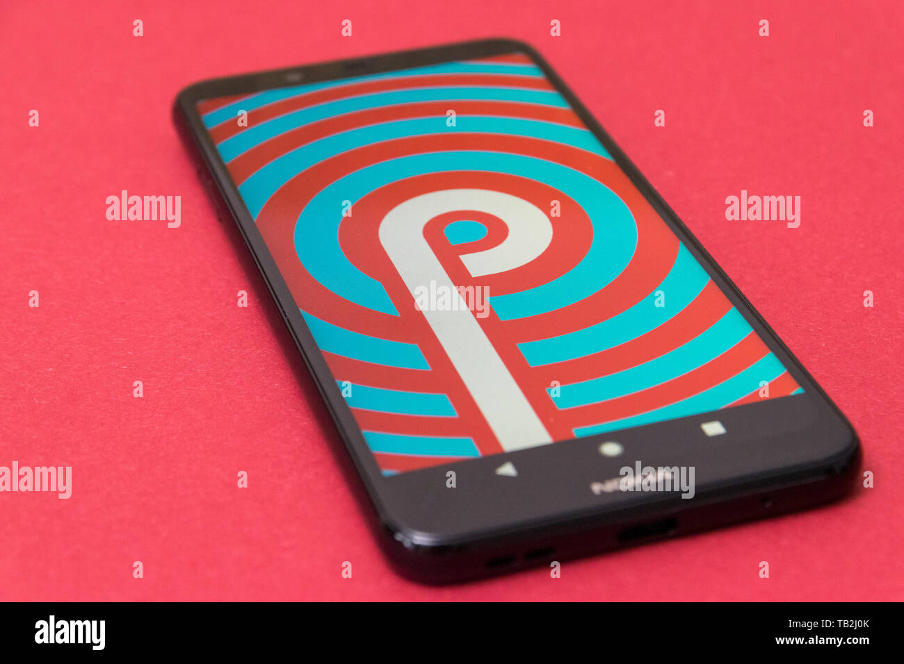 Cluj, Rumänien - Mai 13, 2019: Android Pie Logo auf dem Telefondisplay. Es ist die neunte große Version und 16 Version des Android mobile Betriebssysteme s Stockfoto