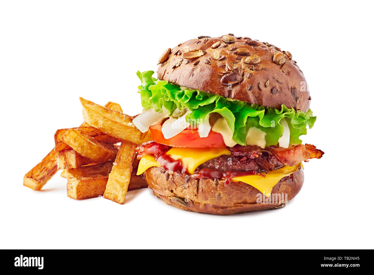 Hamburger mit braunen Brötchen und Pommes frites auf Weiß Stockfoto