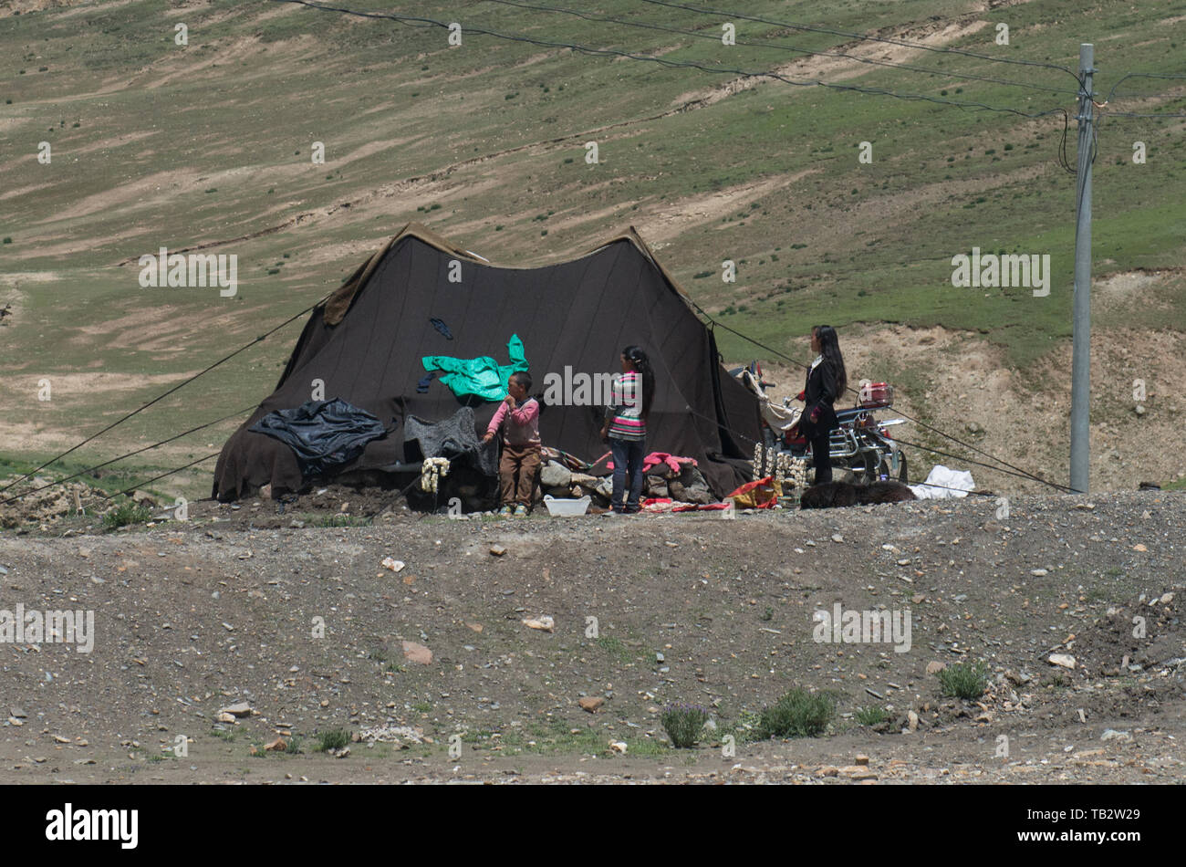 Nomad Familie und Zelt, Tibet Stockfoto
