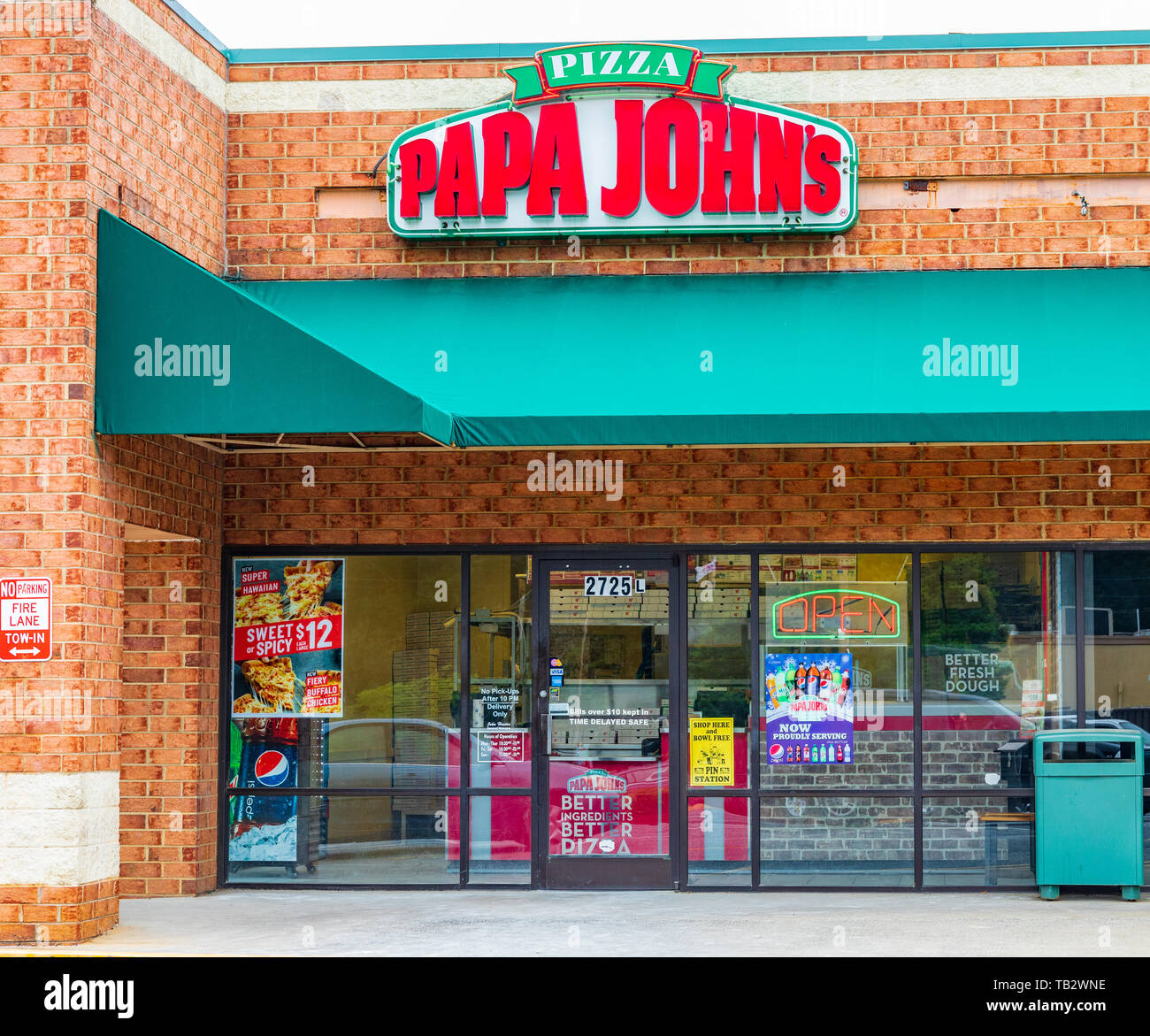 NEWTON, NC, USA -5/22/19: Papa John's Pizza ist ein amerikanisches Restaurant Franchise Unternehmen, ist die 3. größte take-out und Pizza Restaurant Stockfoto