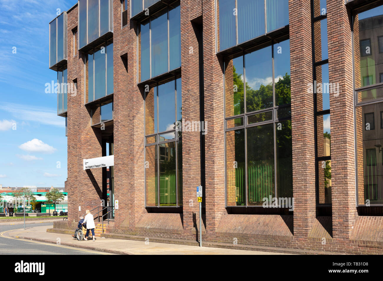 Eingang zu Ihrer Majestät Passamt Peterborough HM Passamt Aragon Gericht Northminster Cambridgeshire Peterborough England uk gb Europa Stockfoto