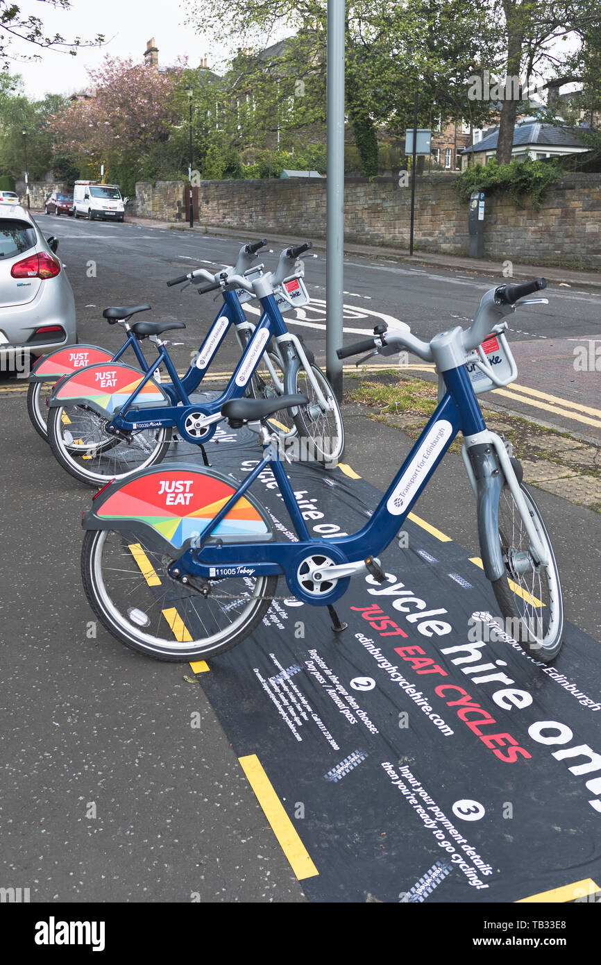 Dh Fahrradverleih Fahrräder TRANSPORT Zahlen, wie sie in Edinburgh Schottland Fahrrad Fahrrad Regelung für die Einstellung de gehen Stockfoto