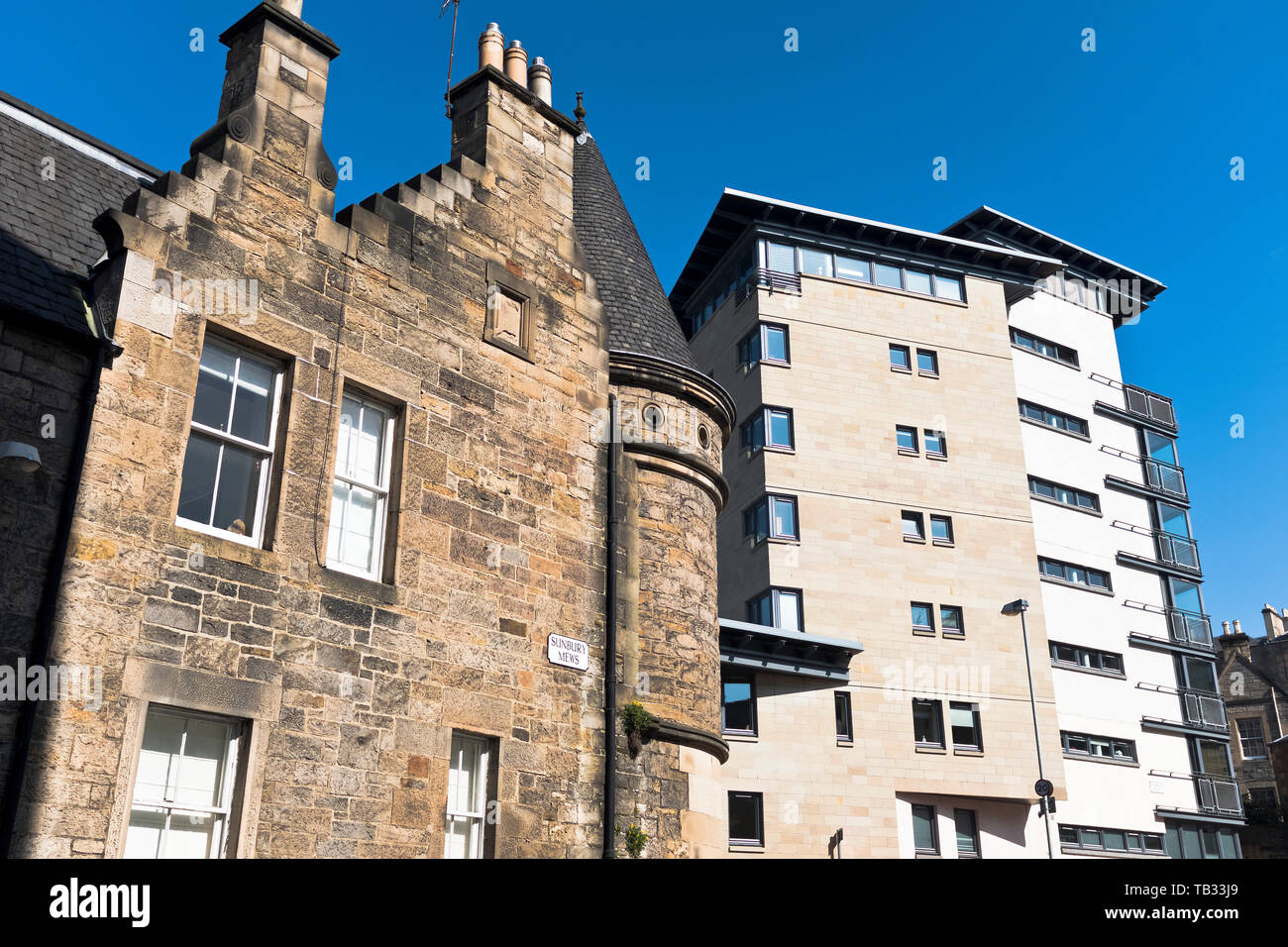 dh Schottland Mietshaus DEAN VILLAGE EDINBURGH Scottish Old House und moderne Apartment-Wohnblöcke Häuser Wohnungen Stockfoto