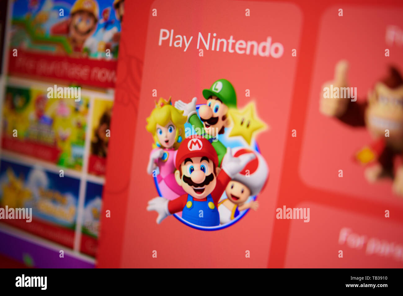 Prag - Mai 21, 2019: Closeup auf Elemente der Nintendo Website fotografiert von der Website. Stockfoto