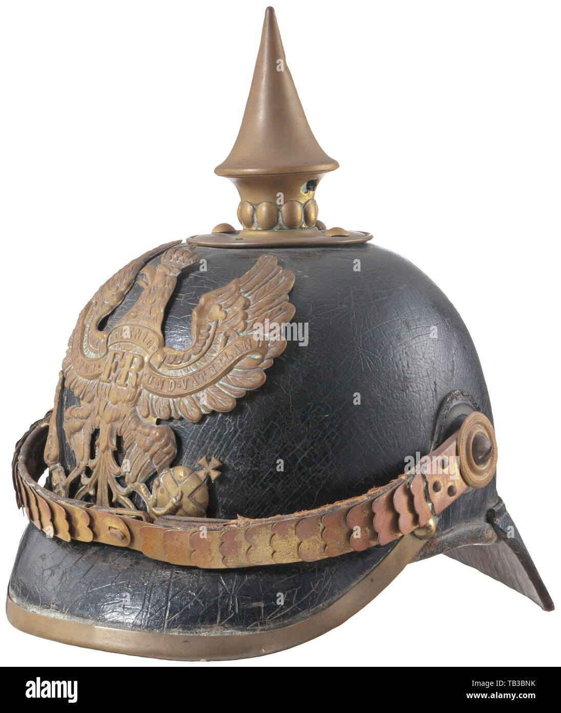 Eine kaiserliche Deutsche M 1860 Spike Helm für die Soldaten der preußischen Infanterie, Schwarz Leder Body mit Vorder- und Rückseite Visiere (Risse), gold Preußischen Linie eagle Frontplatte befestigt mit zwei Bolzen und Mutter (links Post keine Mutter). Gold Spike, Basis, Bolzen, die Verkleidung der Blende vorne und hinten Spline. Flache gold Kinnbänder mit Rosette/Schraube seite Beiträge, Preussische Kokarde getragen Leder Liner, nur drei Spike Bodenbefestigung Brads, Innenausstattung, die die Bezeichnung "8 AR 1879 II 1881', schwere Patina auf Armaturen. USA - Los. Preußische, Preußen, Deutsche, Deutschland, Militaria, Militär, obj, Additional-Rights - Clearance-Info - Not-Available Stockfoto