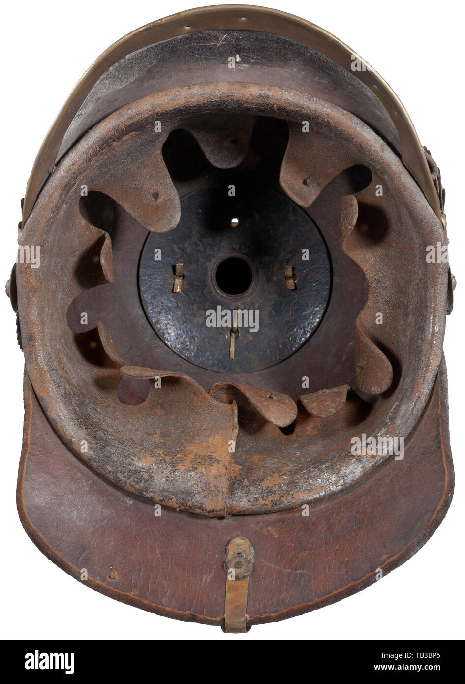 Eine kaiserliche Deutsche M 1860 Spike Helm für die Soldaten der preußischen Infanterie, Schwarz Leder Body mit Vorder- und Rückseite Visiere (Risse), gold Preußischen Linie eagle Frontplatte befestigt mit zwei Bolzen und Mutter (links Post keine Mutter). Gold Spike, Basis, Bolzen, die Verkleidung der Blende vorne und hinten Spline. Flache gold Kinnbänder mit Rosette/Schraube seite Beiträge, Preussische Kokarde getragen Leder Liner, nur drei Spike Bodenbefestigung Brads, Innenausstattung, die die Bezeichnung "8 AR 1879 II 1881', schwere Patina auf Armaturen. USA - Los. Preußische, Preußen, Deutsche, Deutschland, Militaria, Militär, obj, Additional-Rights - Clearance-Info - Not-Available Stockfoto