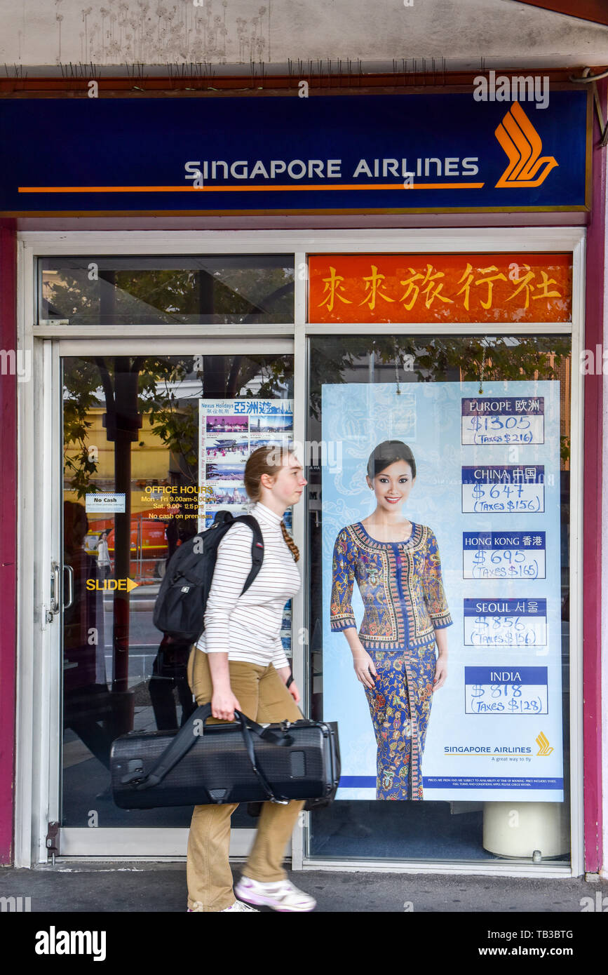 Kaukasische Person zu Fuß, Chinatown, Adelaide. Stockfoto