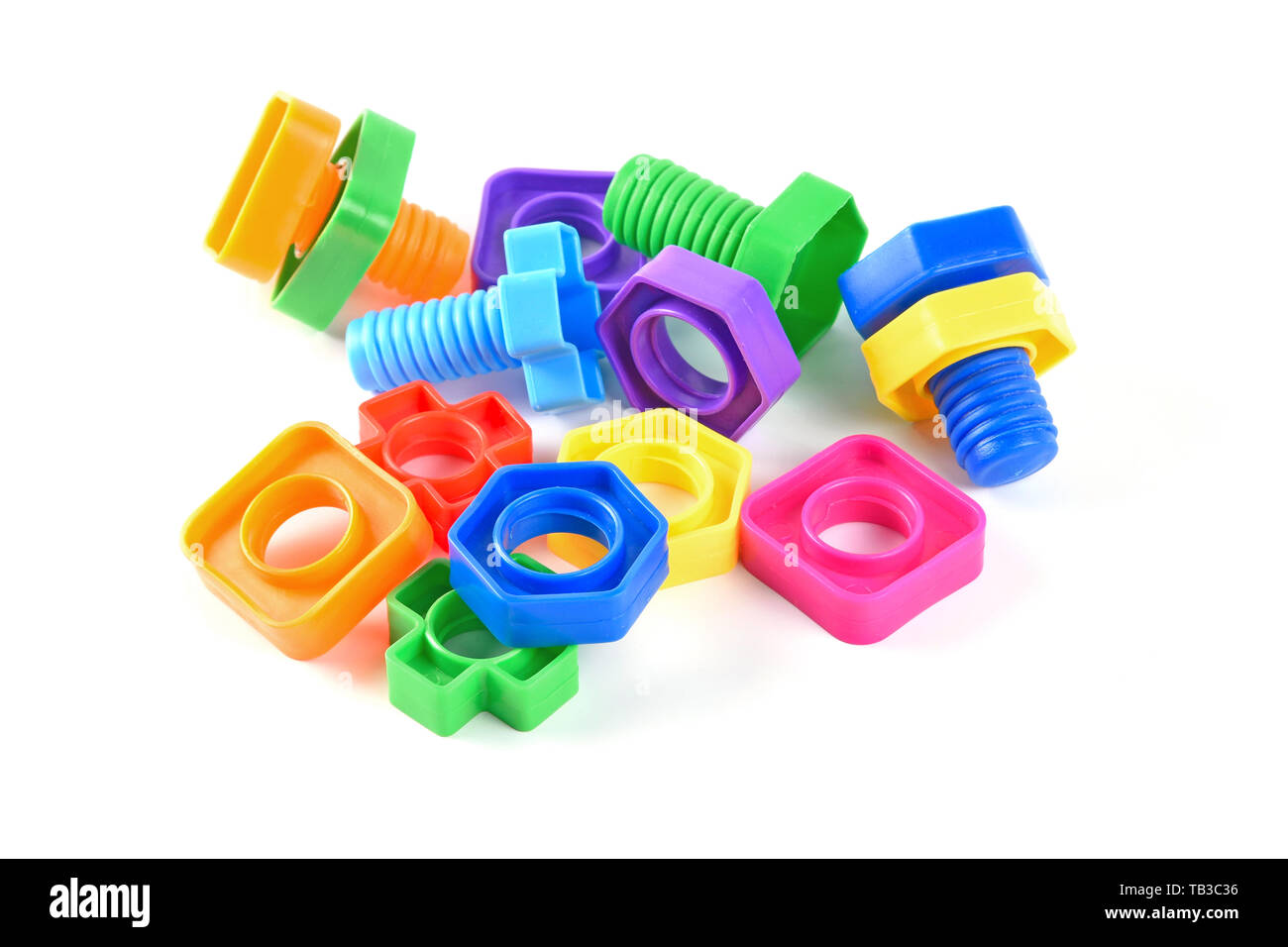Set aus bunten Kunststoff Schraube und Schrauben als Kind Spielzeug. Auf weissem Hintergrund Stockfoto
