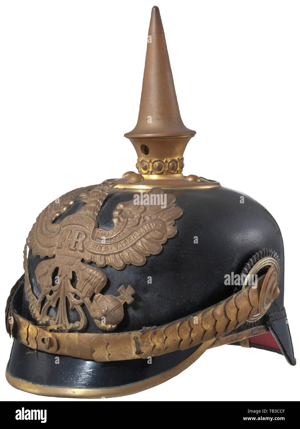 Eine Kaiserliche spätes Modell NCO Infanterie spike Helm, Schwarz zusammengesetzte Körper mit Front Visor in Grün gesäumt und zurück Visor rot gesäumt, gold Preußischen Linie eagle Frontplatte mit zwei Schraubbolzen mit Muttern, vergoldete Spitze, Base und die vordere Verkleidung der Blende, vergoldeten 95 % gegangen, grau Metall spline angebracht, abgerundete, vergoldeten Kinnbänder mit Rosette Pfosten, NCO nationale und preußischen Kokarden, zerrissene Leder Schweißband und keine Seide Liner, nur drei Spike Bodenbefestigung Brads, schwere Patina auf Armaturen, kinnbänder haben Lose fehlende Schuppen. USA - Los. Preußische, Preußen, Additional-Rights - Clearance-Info - Not-Available Stockfoto