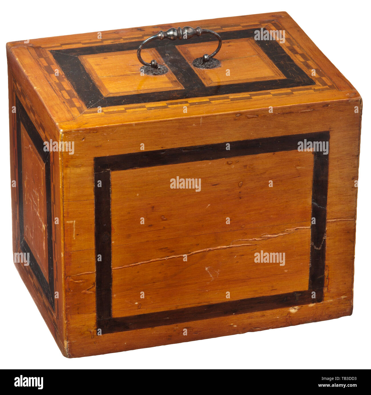 Eine kleine Süden Bundeskabinett Schatulle, wahrscheinlich Augsburg, Ende des 16. Jahrhunderts, die rechteckige Schatulle aus Weichholz und völlig mit feinen Intarsien Ahorn, Walnuss, Eiche und ebonised Holz bedeckt. Die Außenflächen mit Panels und dekorativen Bändern verziert. Die Innenseite der Abdeckung und den vorderen Schubladen verfügen über architektonische Landschaft. Ein Bügeleisen auf dem oberen Griff. Aufwändig gearbeitete Lock mit durchbrochenem Abdeckplatte. Die ursprüngliche hohlen Schaft Schlüssel mit Kleeblatt Bug. Der Innenraum besteht aus acht Schubladen. Abmessungen 14,5 x 17 x 13 cm. Kunsthandwerk, handc, Additional-Rights - Clearance-Info - Not-Available Stockfoto