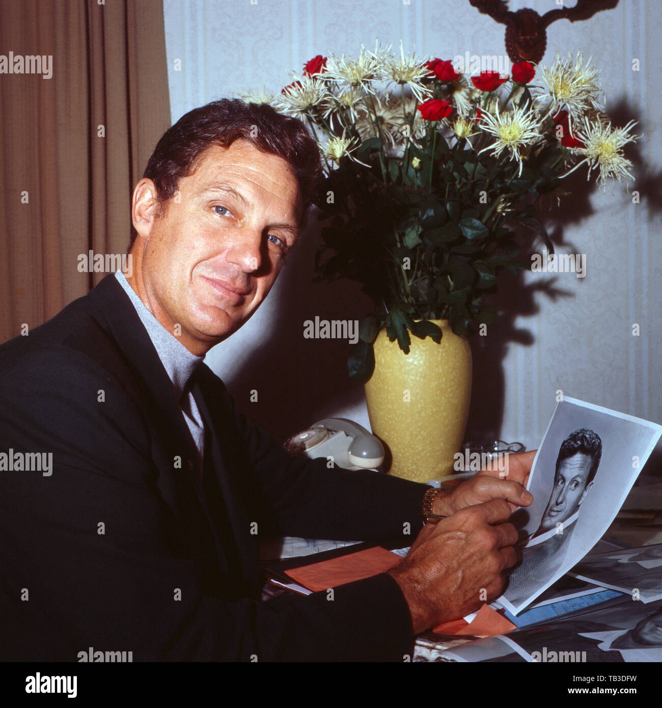Robert Stack, amerikanischer Wis Deutschland Ca. 1963. Amerikanische Schauspieler Robert Stack, Deutschland Ca. 1963. Stockfoto