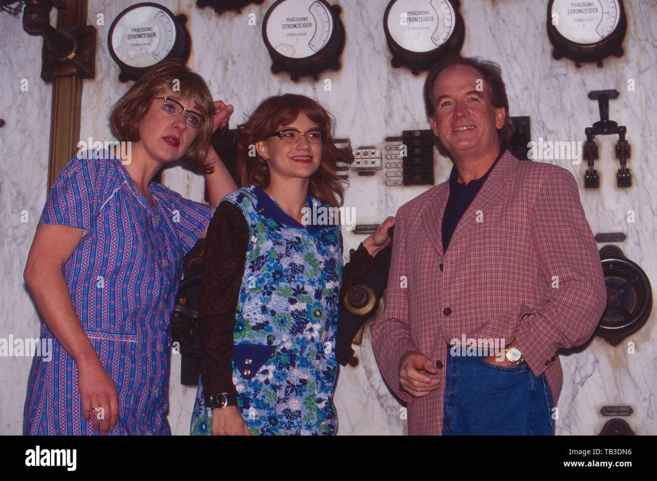 Immer wieder sonntags. Musik- und Unterhaltungsshow, Deutschland 1995, Moderator Max Schautzer mit Franziska Mense Moritz und Katja Liebing Stockfoto