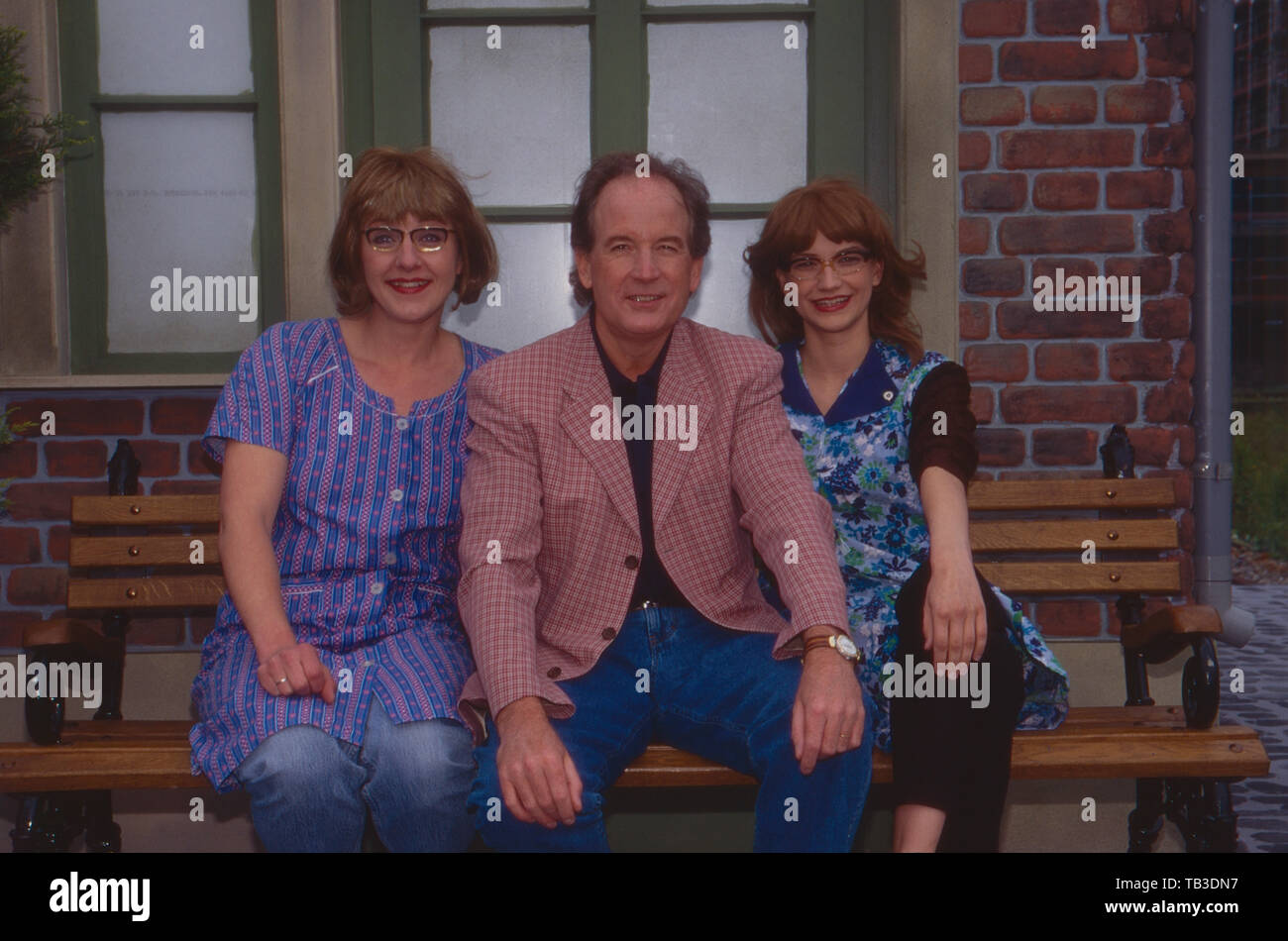 Immer wieder sonntags. Musik- und Unterhaltungsshow, Deutschland 1995, Moderator Max Schautzer mit Franziska Mense Moritz und Katja Liebing Stockfoto