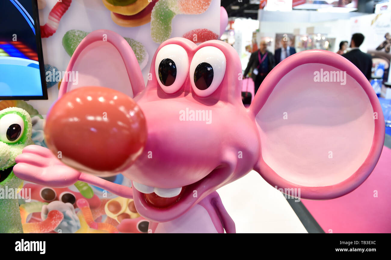 30.01.2019, Köln, Nordrhein-Westfalen, Deutschland - Eine rosa Maus an der ISM - Internationale Süßwaren Messe. 0 KN 190130 D 006 CAROEX.JPG [MODELL RELE Stockfoto