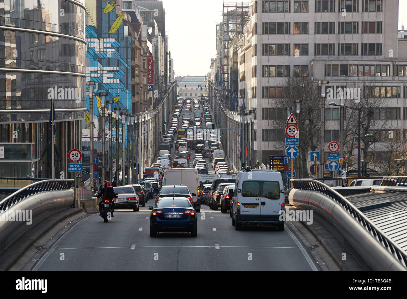 01.04.2019, Brüssel, Brüssel, Belgien - Stau auf der Rue de la Loi im Europaviertel. 00 R 190401 D 215 CAROEX.JPG [MODEL RELEASE: NEIN PROPERTY Stockfoto