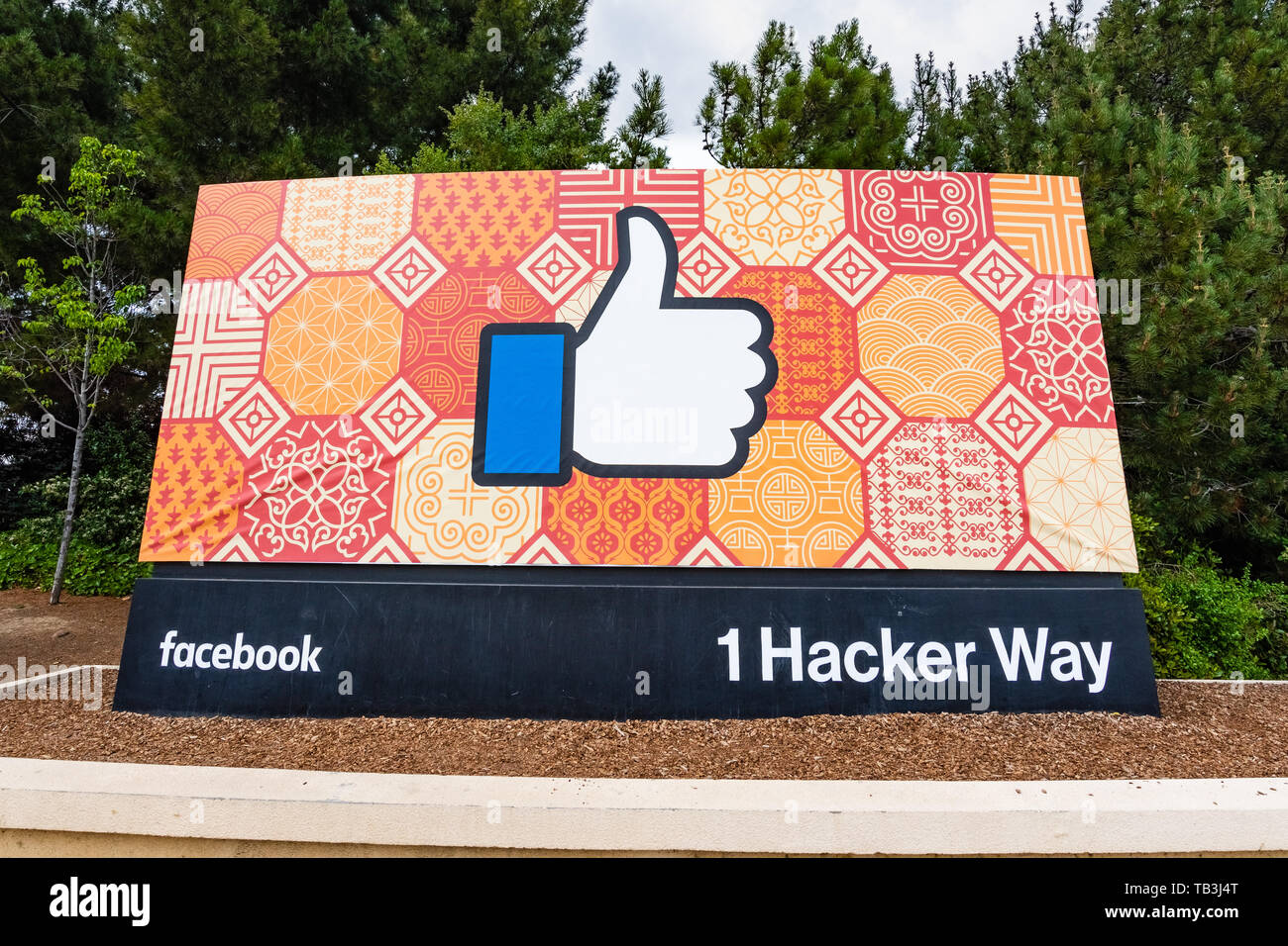 Mai 26, 2019 Menlo Park/CA/USA - "Gefällt mir"-Schaltfläche Schild am Eingang zum Hauptsitz der Firma im Silicon Vall gelegen Stockfoto