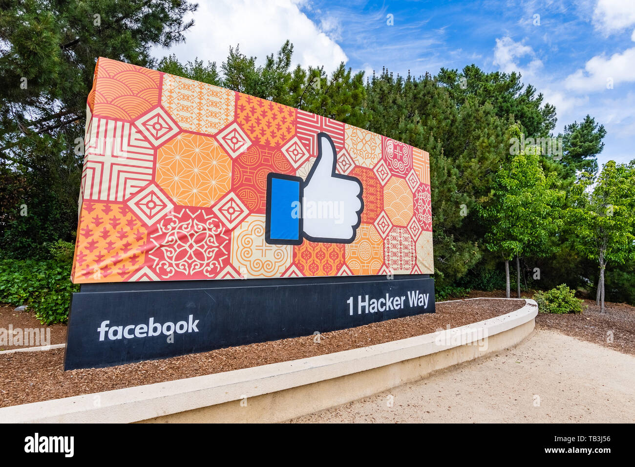 Mai 26, 2019 Menlo Park/CA/USA - "Gefällt mir"-Schaltfläche Schild am Eingang zum Hauptsitz der Firma im Silicon Vall gelegen Stockfoto